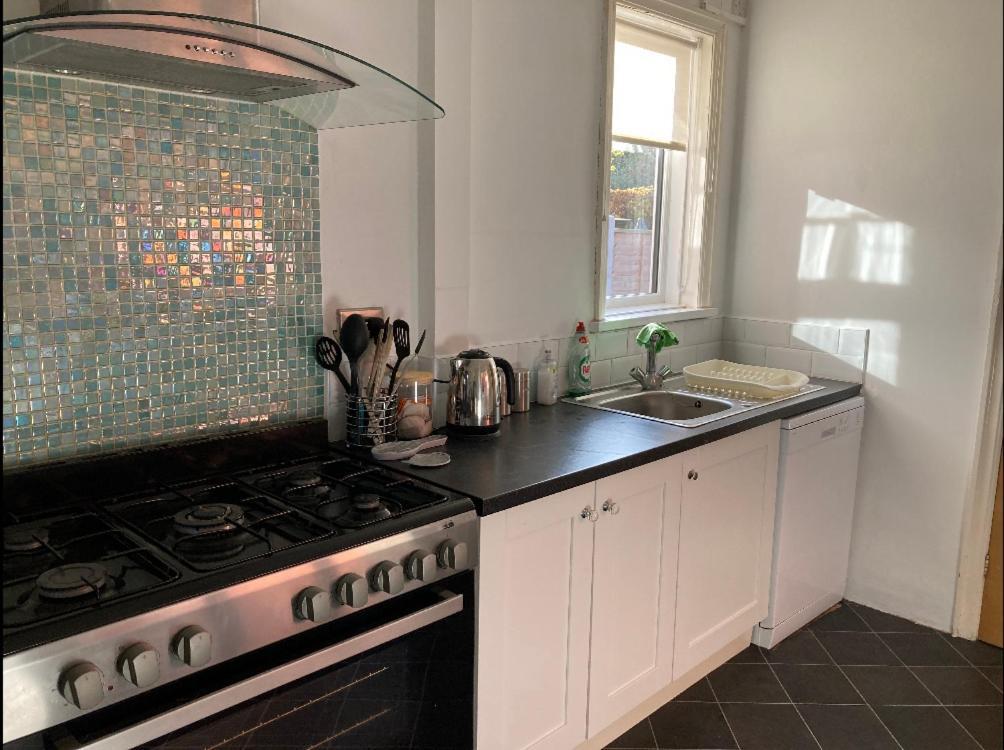Large 5 Bed House In Scarborough Near The Beach, Large Garden & Hot Tub Exterior foto