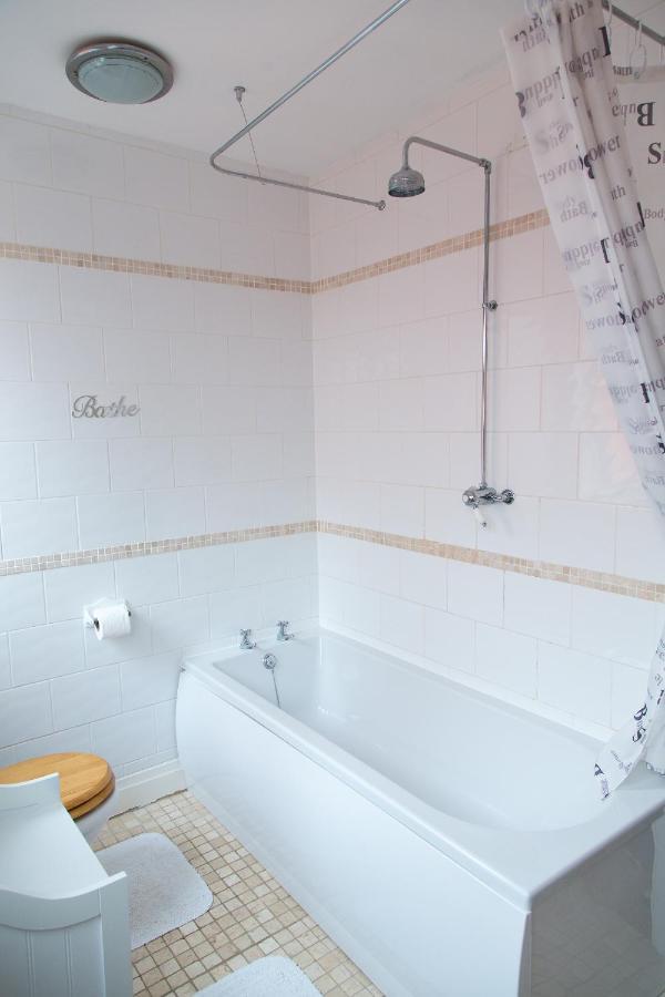 Large 5 Bed House In Scarborough Near The Beach, Large Garden & Hot Tub Exterior foto