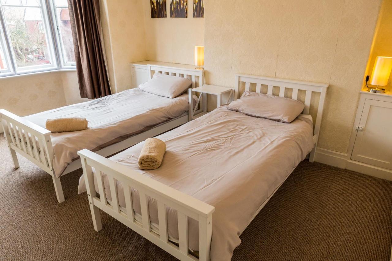 Large 5 Bed House In Scarborough Near The Beach, Large Garden & Hot Tub Exterior foto