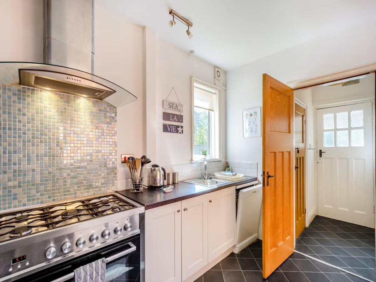 Large 5 Bed House In Scarborough Near The Beach, Large Garden & Hot Tub Exterior foto